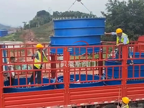 我公司防水套管到貨大連某工地吊裝現(xiàn)場(chǎng)